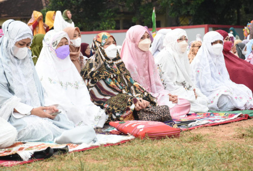 Kali Pertama Sholat Ied Bersama Masyarakat, Ini Harapan Eva Dwiana