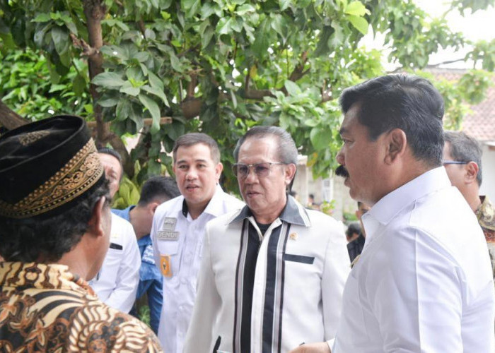 Door To Door, Menteri ATR Bagikan 15 Sertifikat ke Masyarakat Bumi Agung