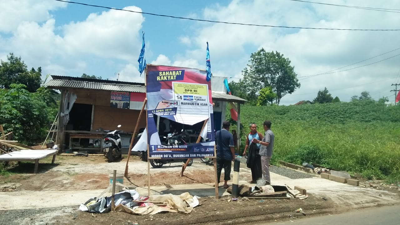 Ratusan APK Milik Caleg DPR RI Dirusak