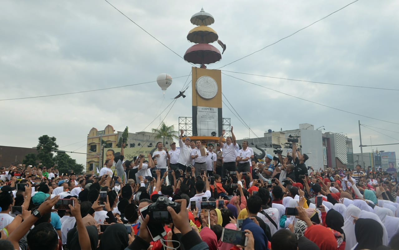 Ribuan Masyarakat Ikuti Jalan Sehat Millennial Road Safety Festival 2019