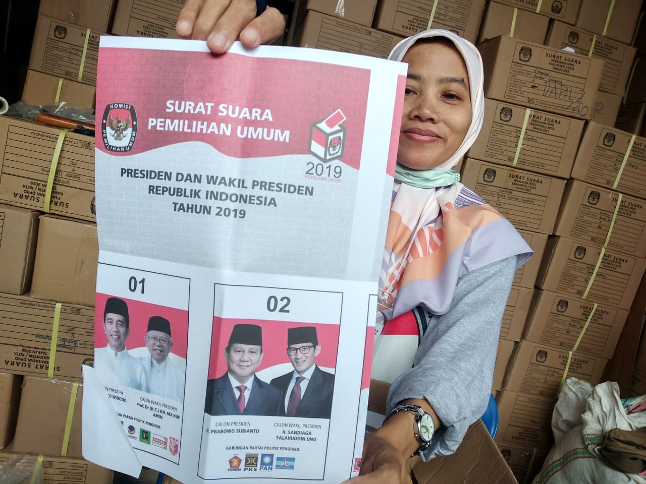 Sehari 559.938 Lembar Surat Suara Pilpres Dilipat, 233 Rusak