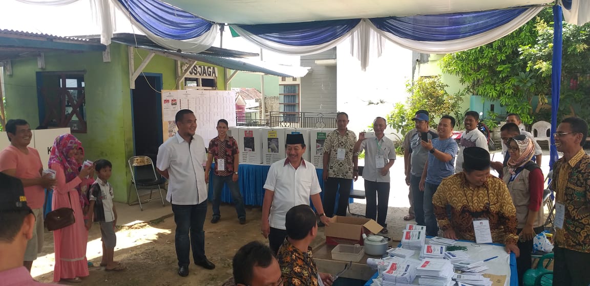 Tinjau TPS, Herman H.N., Sebut Partisipasi Pemilih Masih Rendah