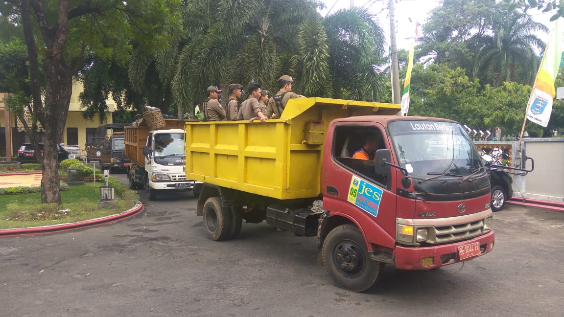 Tertibkan APK, 10 Truk Dikerahkan