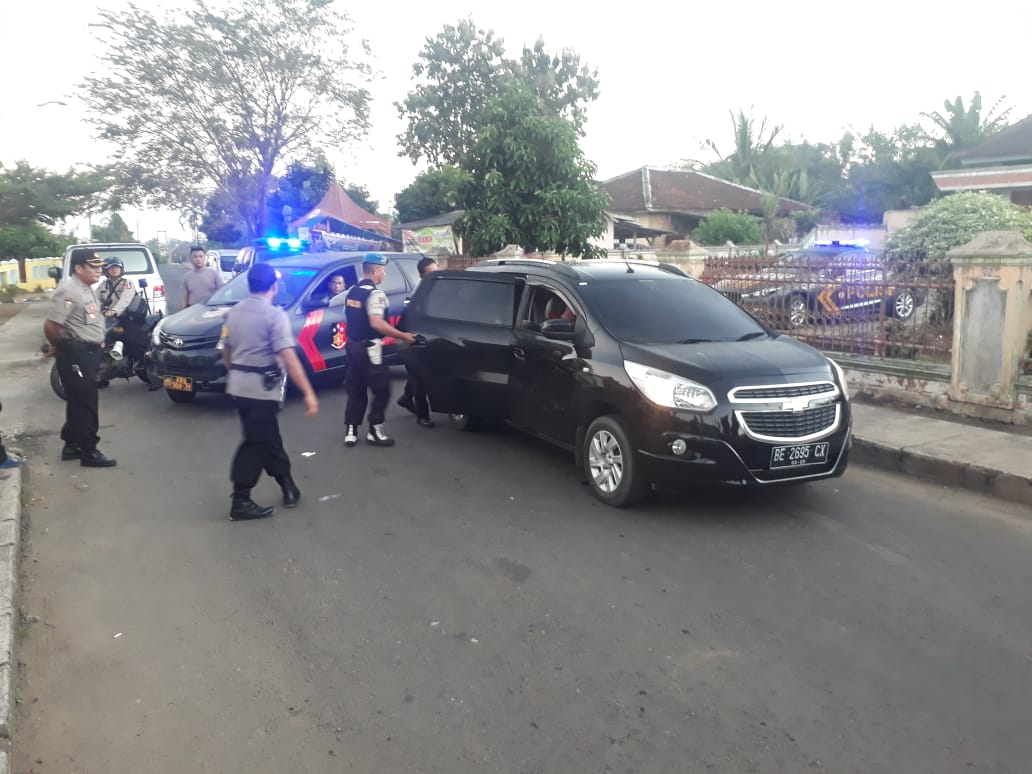 Personil Gabungan Kawal Pengiriman Hasil Pleno KPU Lampura
