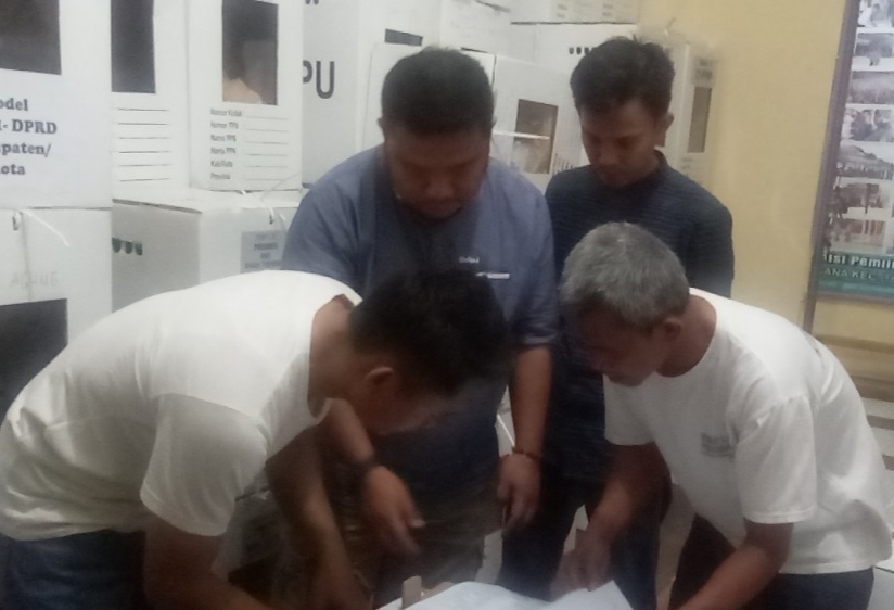 Buka Kotak Suara, KPU Tubaba Kirim Alat Bukti ke MK