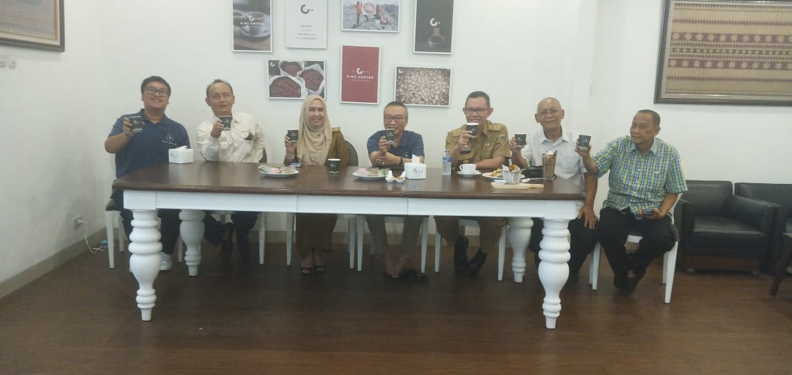 Utamakan Kualitas, D\'MC Coffee Rangkul Petani Kopi Lambar