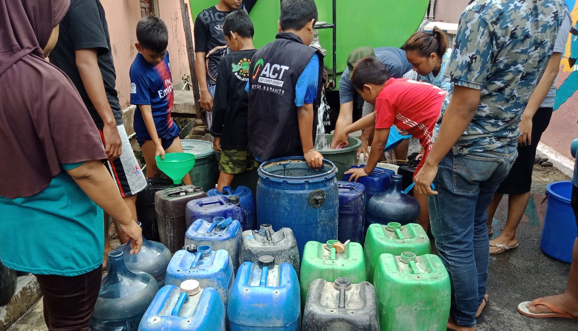 Empat RT di Panjang Sasaran Pembagian Air Bersih