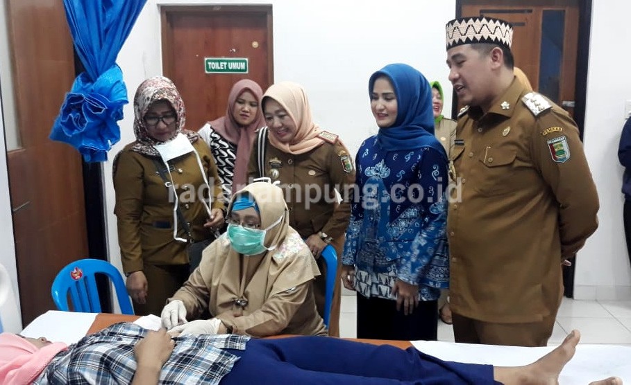 Baksos Semarak Pesawaran, Sunatan Massal Hingga KB Gratis