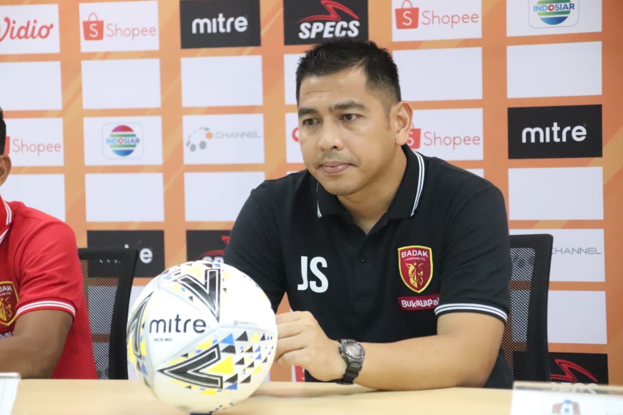 Ini yang Dilakukan Coach Jan Usai Tak Melatih BLFC