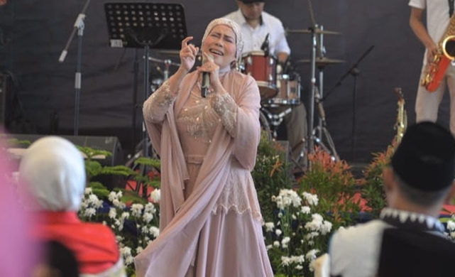Penampilan Dewi Yull Pukau Jaksa