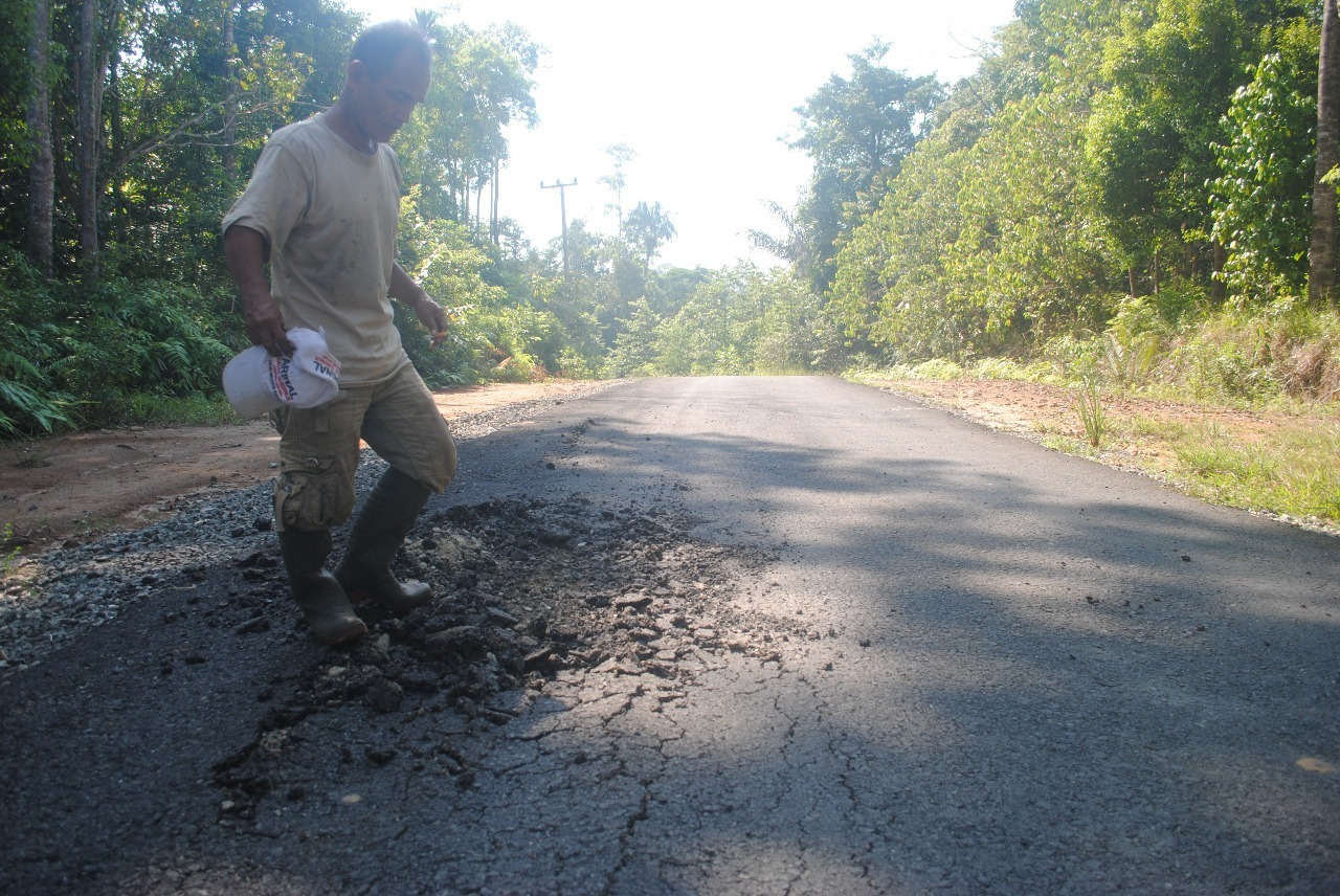 Kejari Liwa Pulbaket Jalan Rusak di Pesbar