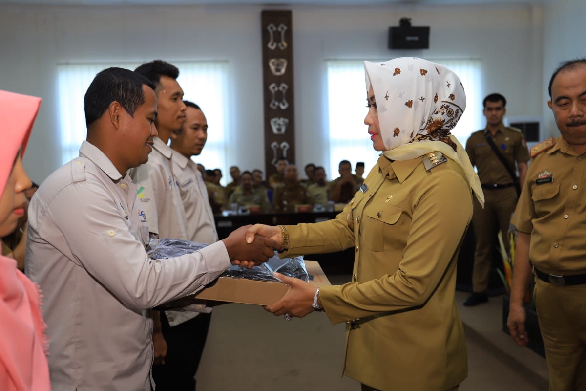 Asyik, Pendamping PKH di Tuba Dapat Laptop Baru