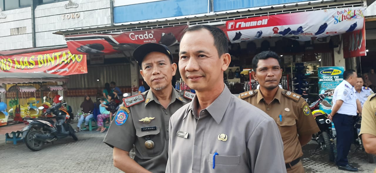 Kembalikan Fungsi Lahan Parkir, Disper Tertibkan 200 Pedagang Pasar Panjang