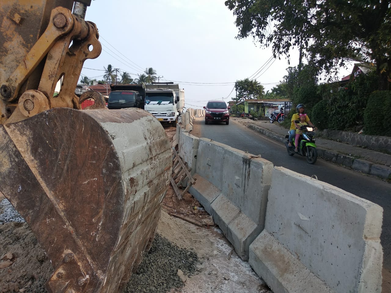 Bangun Flyover, Arus Jalan Komarudin-Abdul Haq Dialihkan