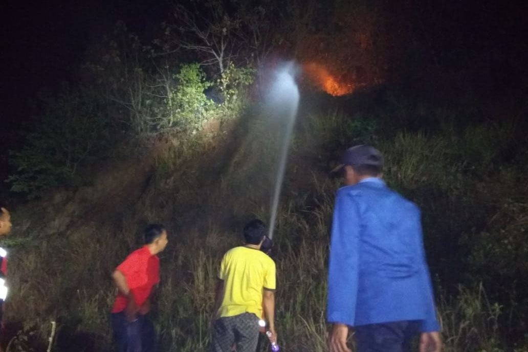 Malam Menjelang, Bukit PJR Terbakar
