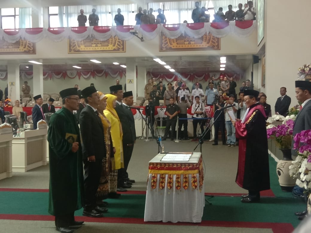 Lima Pimpinan DPRD Lampung Ucapkan Sumpah Janji