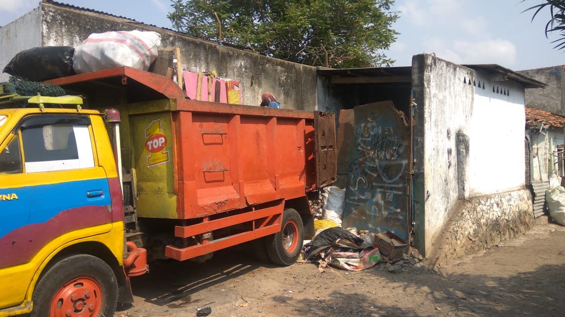 Warga Jagabaya Minta TPS Dipindah, Ini Tanggapan Lurahnya