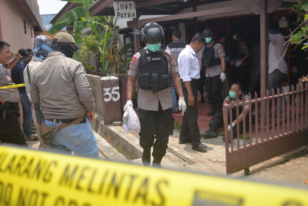 3 Jam Menggeledah, Densus 88 Temukan Sejumlah Bahan Peledak