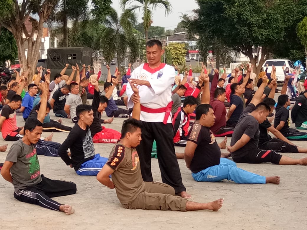 Danramil 410-05/TKP Mayor Inf Hariono Latih Bela Diri Pol PP Bandarlampung