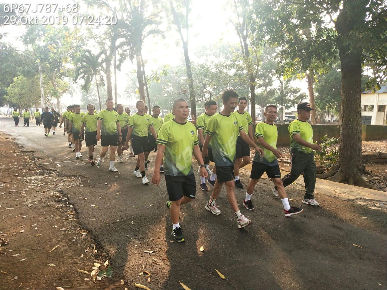 Prajurit TNI dan PNS Kodim 0410/KBL Olahraga Bersama