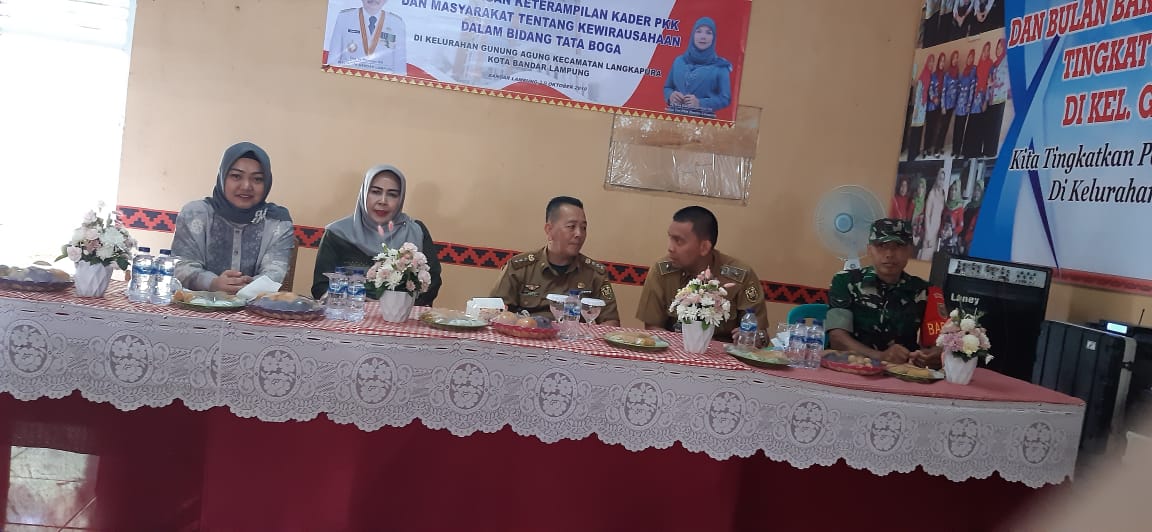 Babinsa Gunung Agung Beri Keterampilan Kader PKK