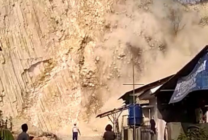 Longsor Dasyat Gegerkan Warga Sukamenanti