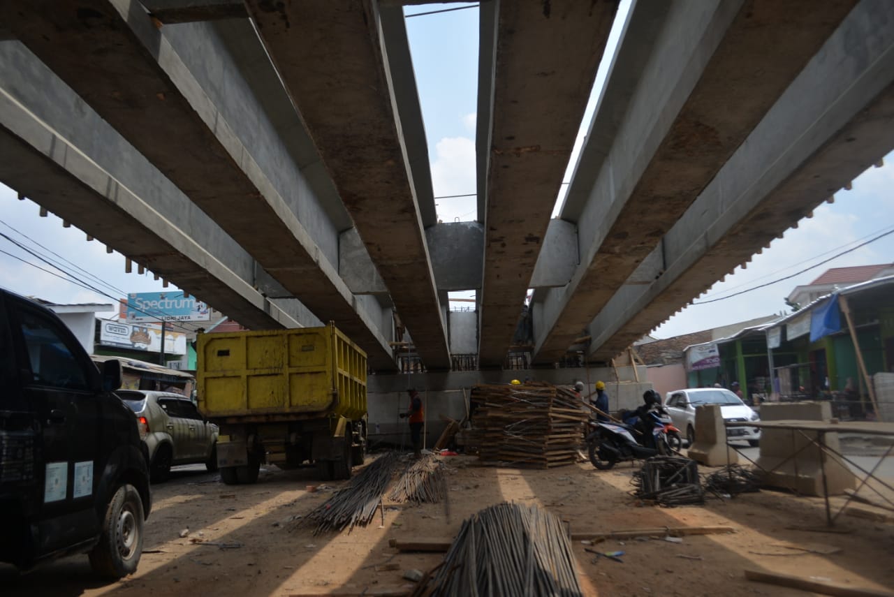 Tiang Bisa Bikin Molor Proyek Flyover, Kadis PU : Kontraktor Harus Kerja Siang Malam