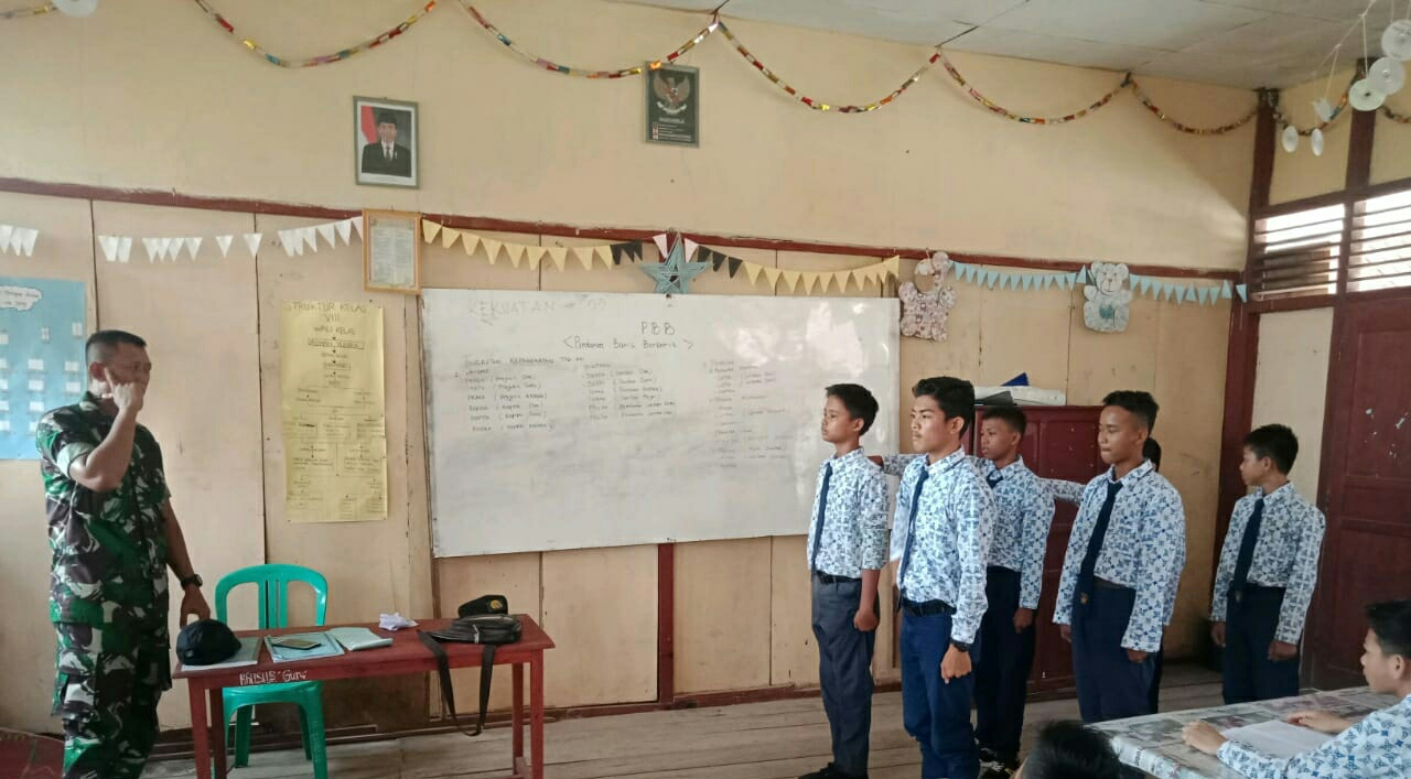 Sasaran Non Fisik, Latih Pelajar Baris-Berbaris