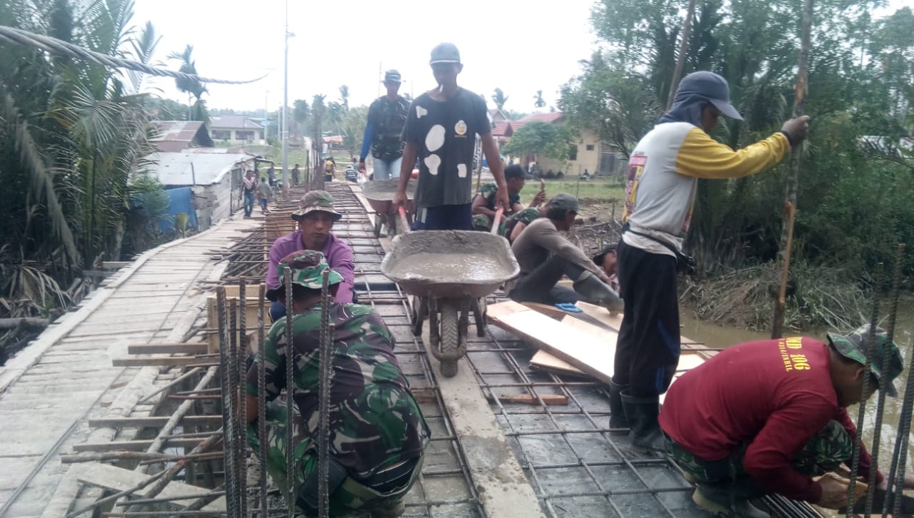 Semangat ! Jembatan Beton TMMD Kodim 0314/Inhil Sudah Tahap Pengecoran