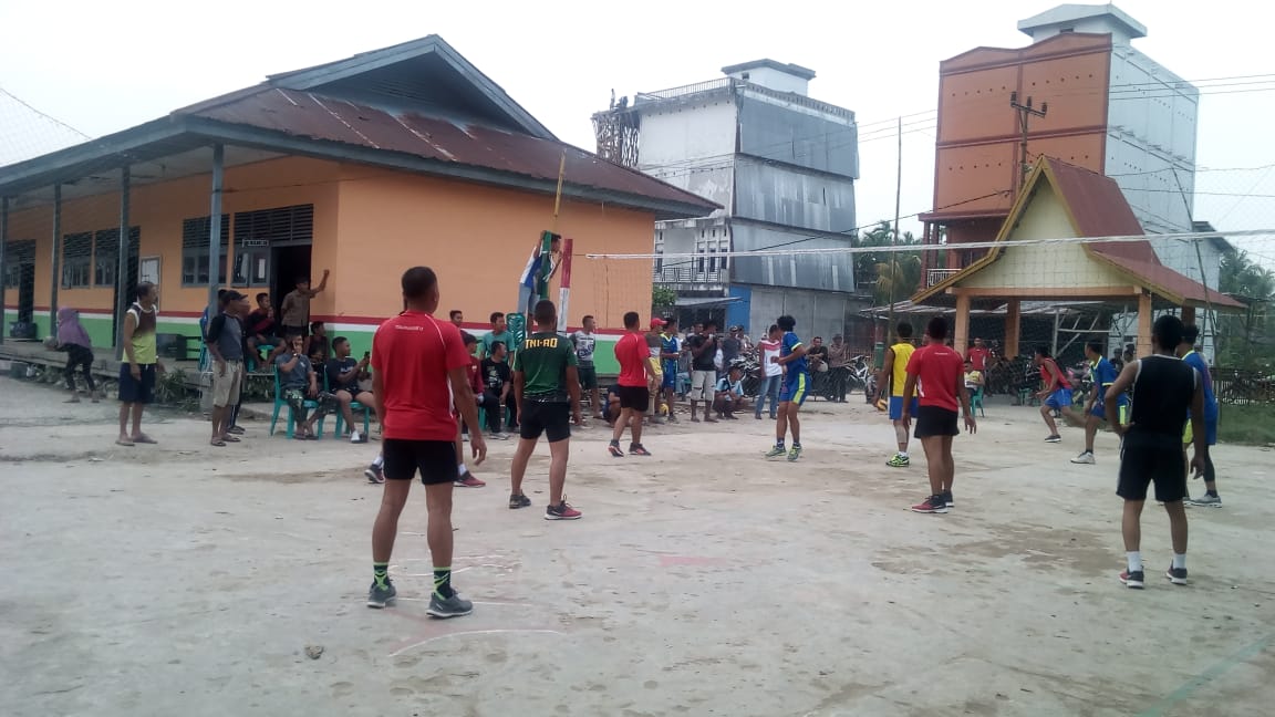 Momen Akrab Satgas TMMD dan Warga Sanglar