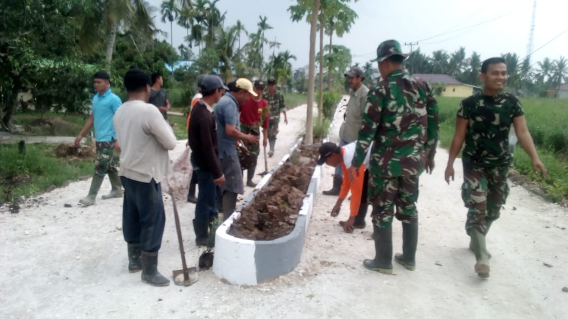 Satgas TMMD Kodim 0314/Inhil Tanam Bunga Asoka