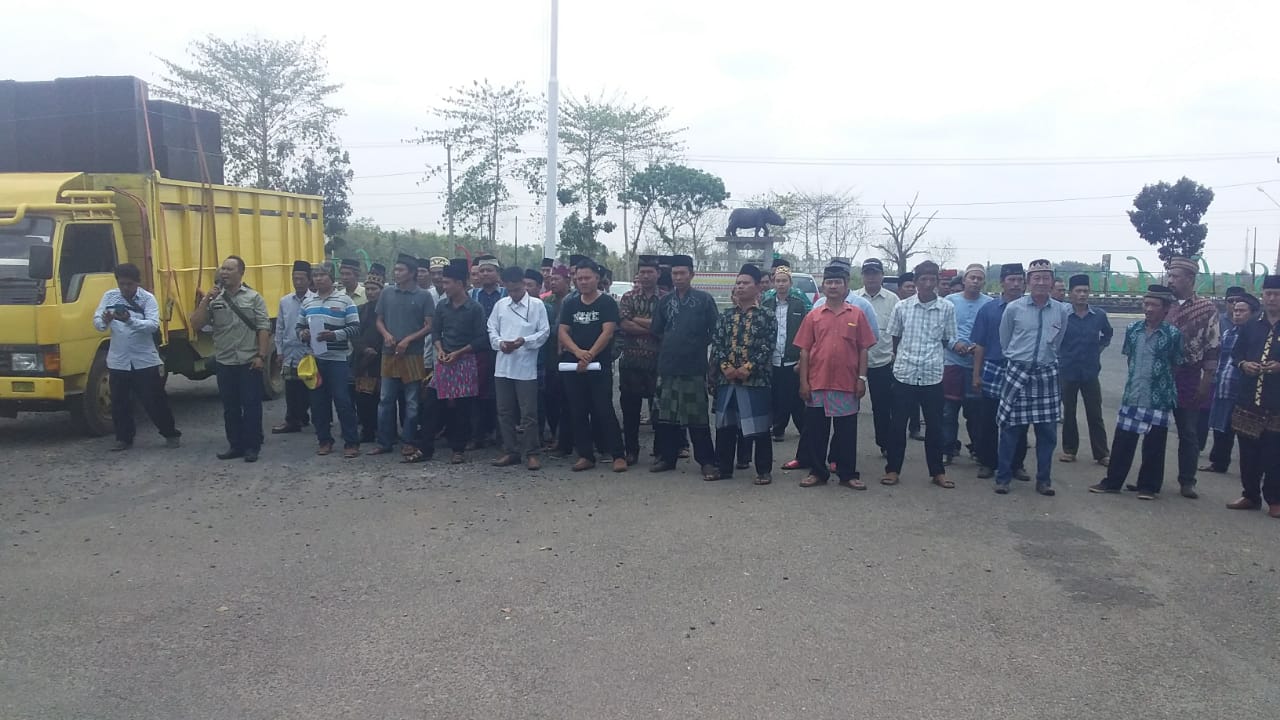 Salah Persepsi Soal Kuliner Klawar, Masyarakat Adat Demo Kantor Bupati Lamtim