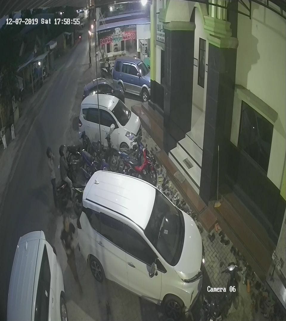 Salat Magrib di Masjid Motor Raib, Aksi Pelaku Terekam CCTV