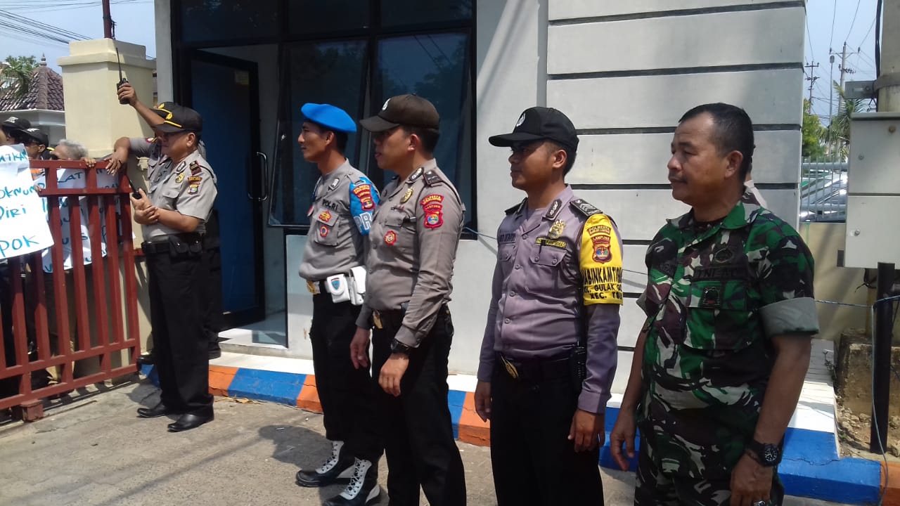 Babinsa Gulak Galik Amankan Aksi Unjuk Rasa