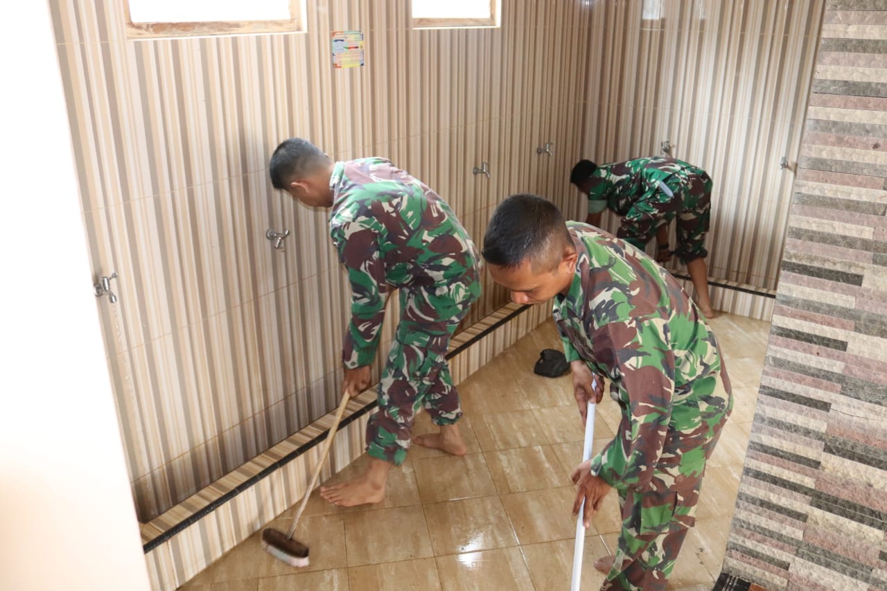 Hari Juang Kartika, Anggota Kodim 0410/KBL Bersih-bersih Masjid