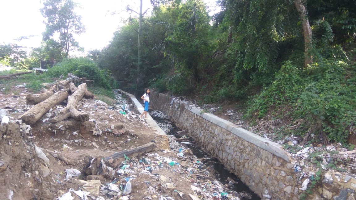 Datang Hujan, Limbah TPA Bakung Mengalir ke Laut dan Cemari Sumur Warga