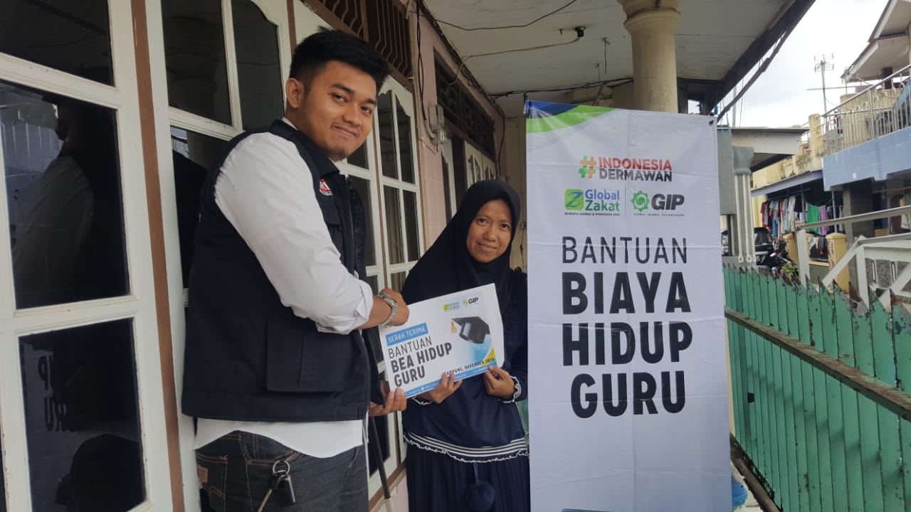 Global Zakat Salurkan Bantuan Bea Hidup Guru Honorer