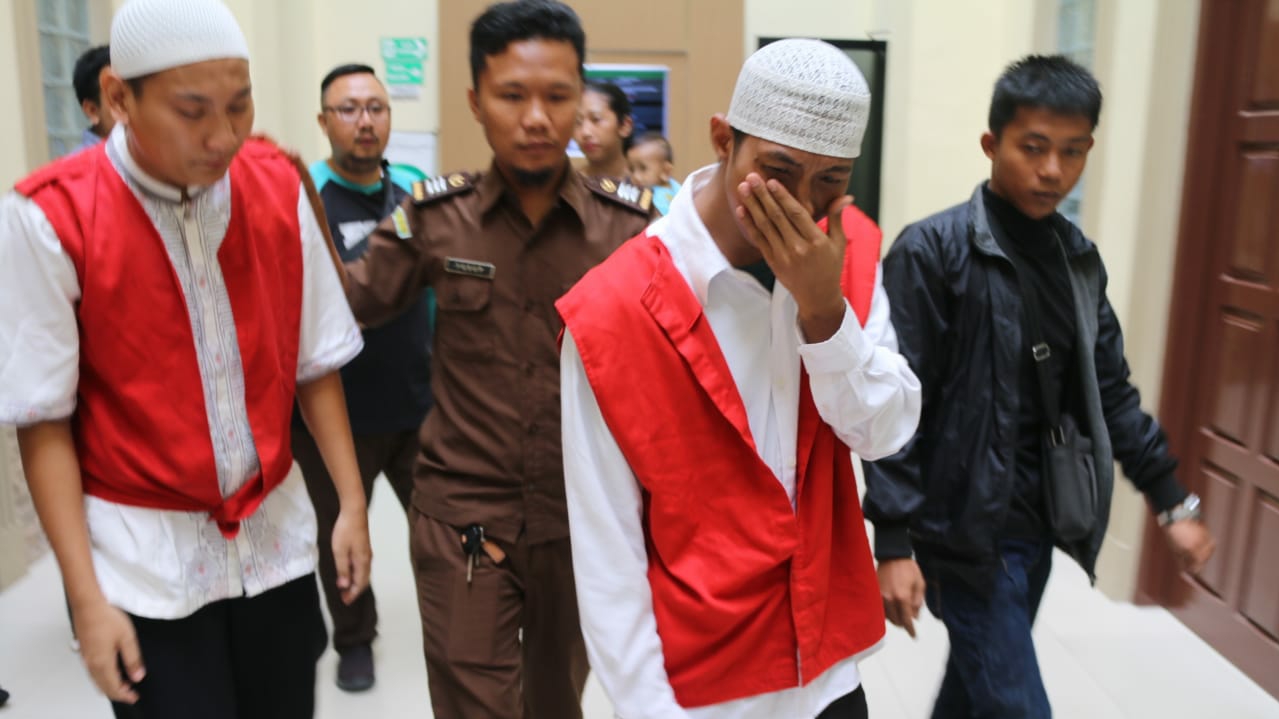 Divonis Belasan Tahun Penjara karena Edarkan Sabu, Dua Terdakwa Ini Mewek