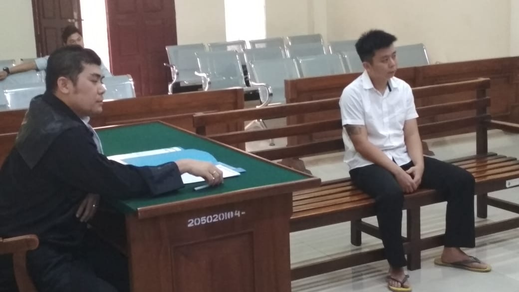 Sempat Dituntut Tiga Tahun Penjara, Terdakwa Pemalsu Pita Cukai Ini Dibebaskan Majelis Hakim