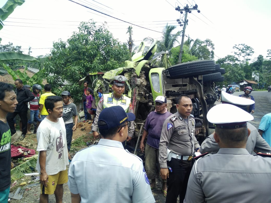 Lakalantas Tarahan, Empat Orang Tewas