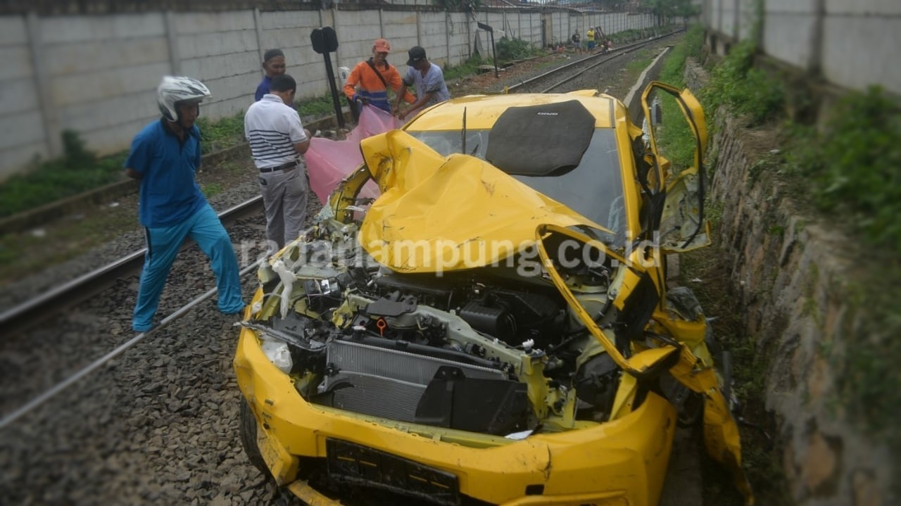 PT KAI: Sudah Ada Flyover Seharusnya Perlintasan KA Sonokeling Ditutup!