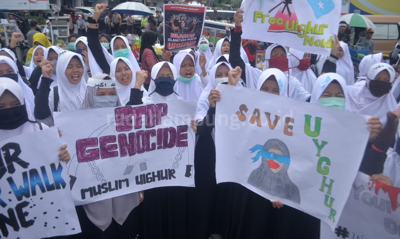 Selamatkan Muslim Uighur!