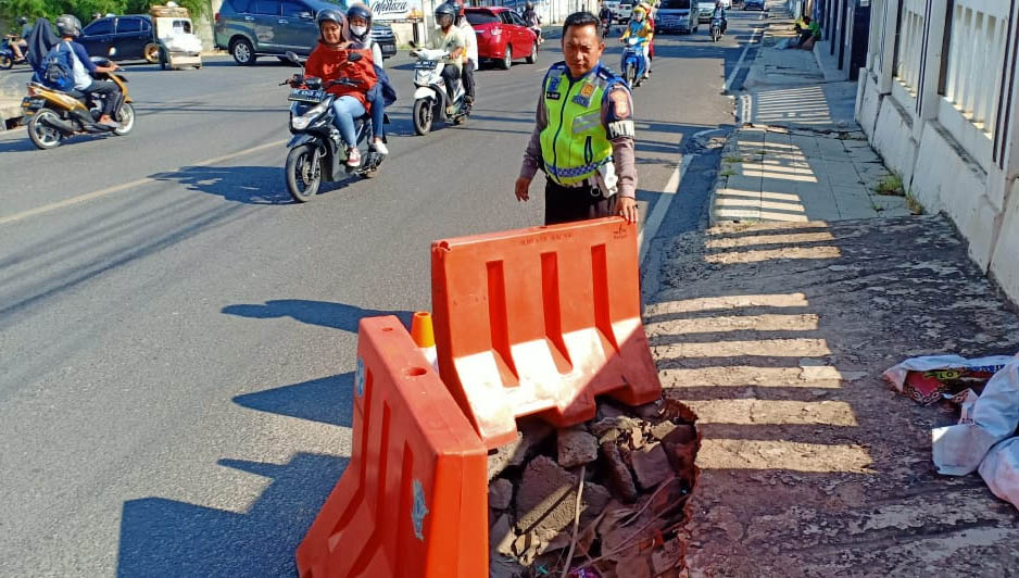 Sementara Diberi Pembatas, Setelah Itu Urusan Pemerintah!