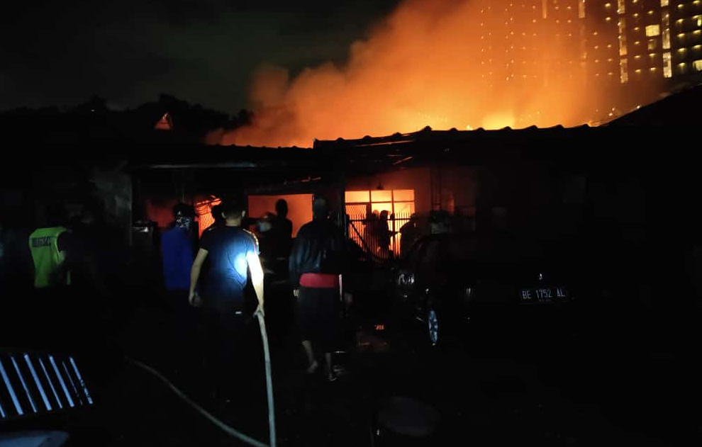 Api Hanguskan Rumah dan Empat Kendaraan