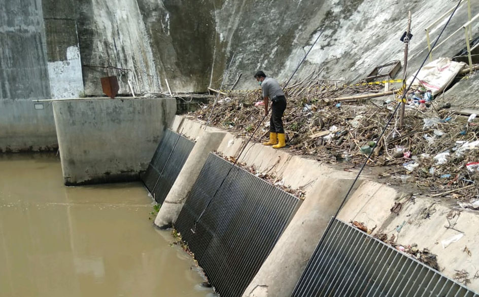 Ada Mayat Bayi di Pintu Penyaringan Air