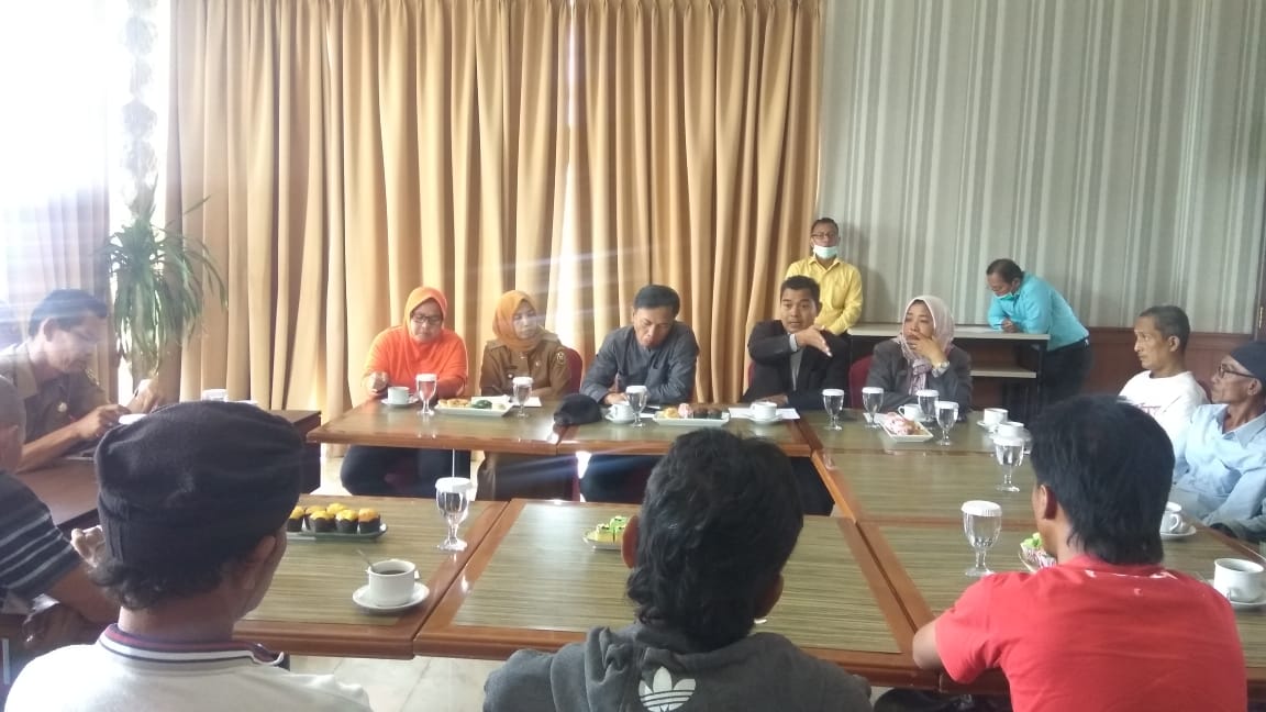 Hotel Bukit Randu Membahayakan, Manajemen Pasrah