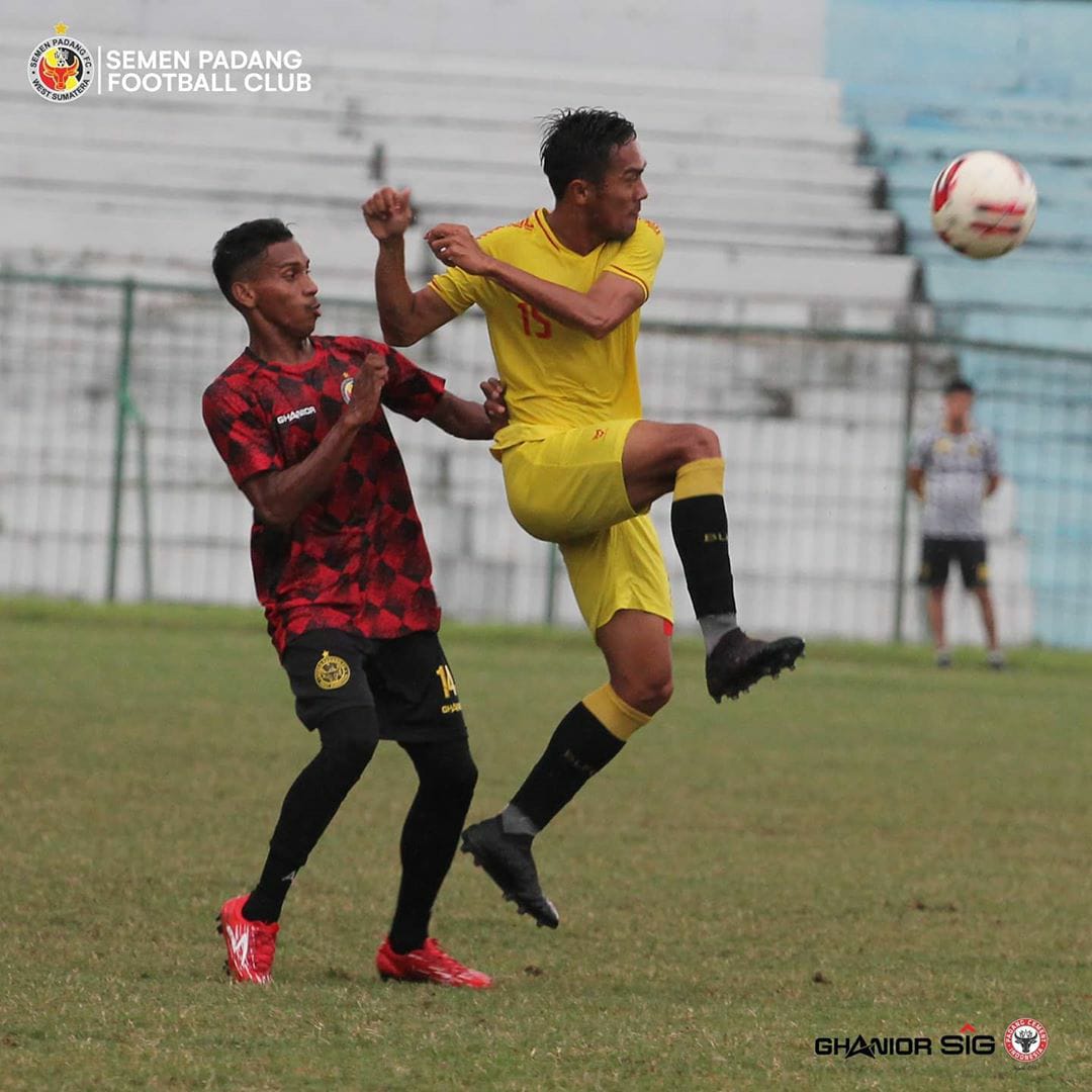 Penalti Sunarto Ambyarkan Kemenangan Badak Lampung