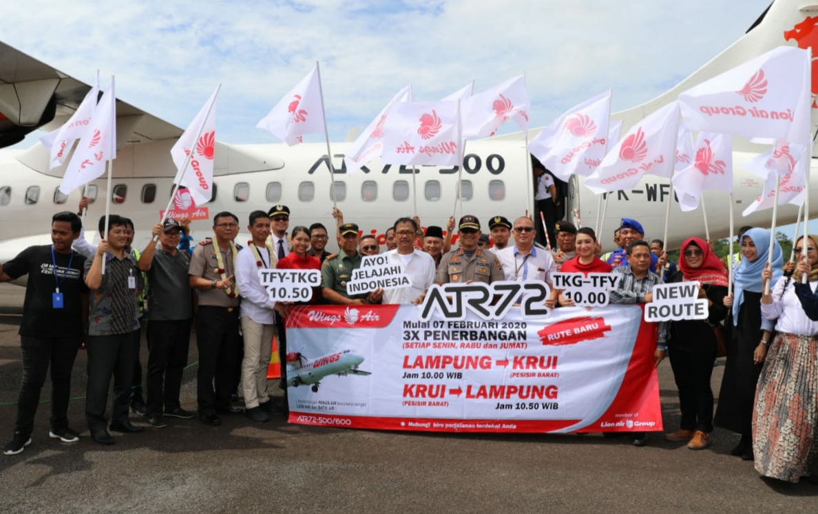 84 Penumpang Terbang Perdana ke Bandara M. Taufik Kiemas