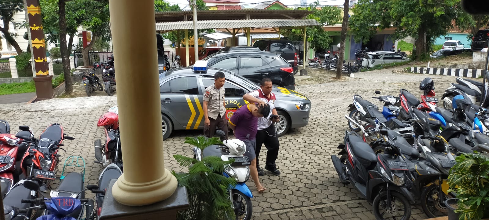Tahanan Polsek TkB Kabur Berjamaah, Dua Dihadiahi Timah Panas