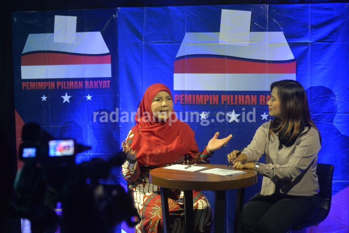 Sibuk, Bunda Eva Sempatkan Memasak untuk Anak dan Suami